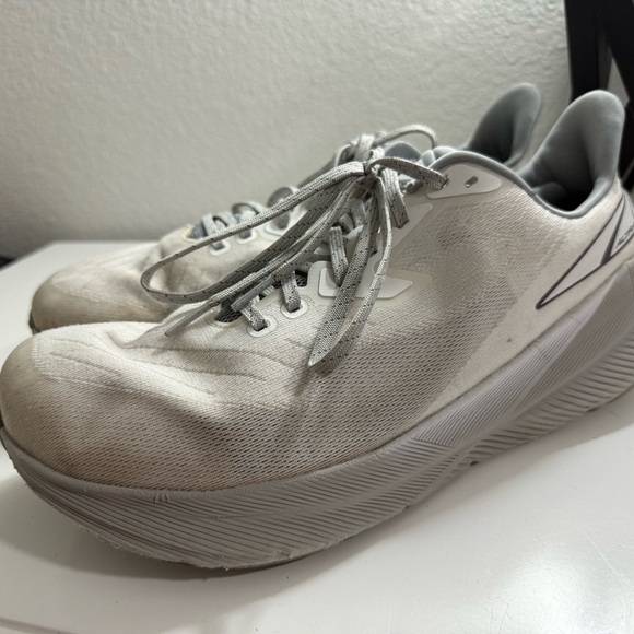 Altra Men's Gray and White Athletic Shoes - Picture 4 of 8